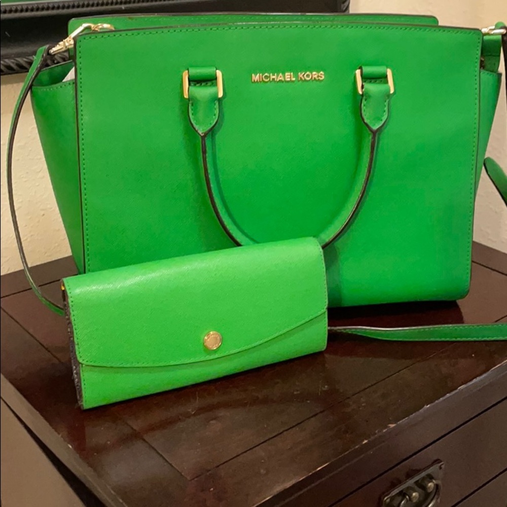 Michael Kors crossbody tote with matching wallet